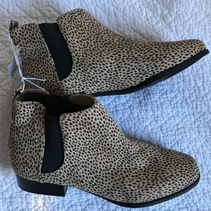 NWOT  Fabulous Cheetah boots size 10